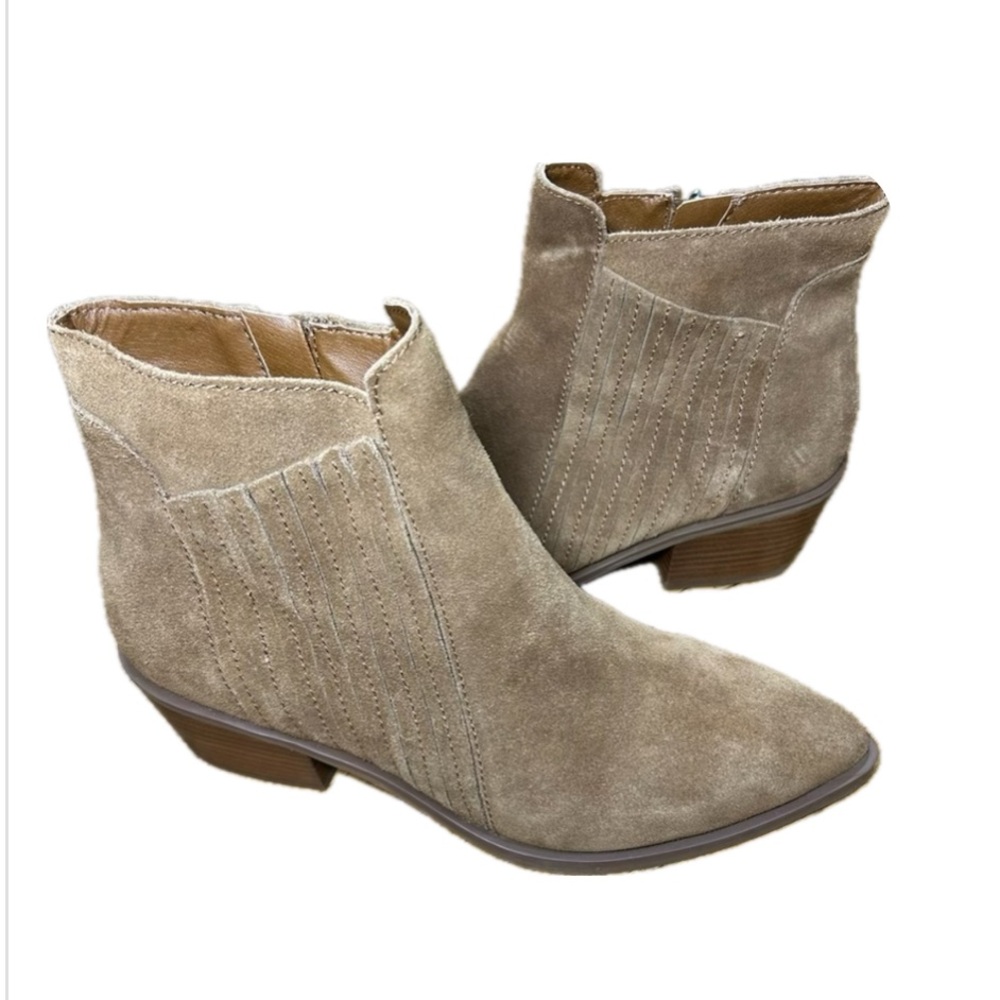NWOB Dolce Vita Salome Brown Suede Ankle Booties - Picture 2 of 16